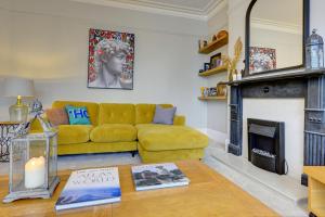 Stylish 2 Bedroom Maisonette With Parking Accommodation image 2 Stylish 2 Bedroom Maisonette With Parking image two