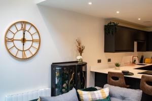 BV Comfy Spacious 3 Bedroom TownHouse At One Cliff Oak Leeds Perfect For Contractors Accommodation image 2 BV Comfy Spacious 3 Bedroom TownHouse At One Cliff Oak Leeds Perfect For Contractors image two