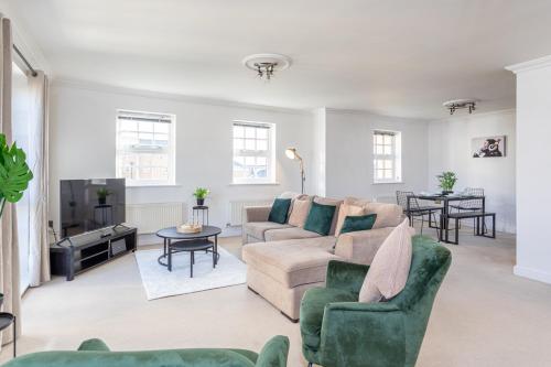OnPoint -Spacious 3 Bedroom Apt With Parking! Accommodation image 3 OnPoint -Spacious 3 Bedroom Apt With Parking! image three