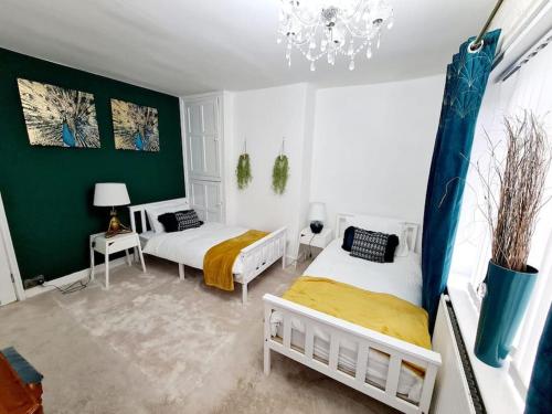 Luxury 3-BR Sheffield Home - Warm & Cosy Accommodation image 3 Luxury 3-BR Sheffield Home - Warm & Cosy image three