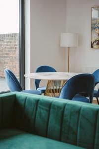 Apartment 11 Penthouse 2 bedrooms, sleeps 4 Accommodation image 2 Apartment 11 Penthouse 2 bedrooms, sleeps 4 image two