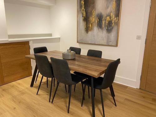 Apartment 2 2 bedrooms, sleeps x 6 Accommodation image 3 Apartment 2 2 bedrooms, sleeps x 6 image three