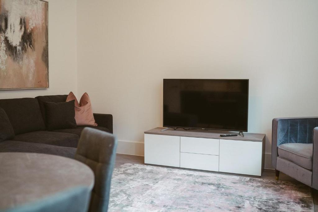 Apartment 4 2 bedroom, sleeps x 6 Accommodation image 1 Apartment 4 2 bedroom, sleeps x 6 image one