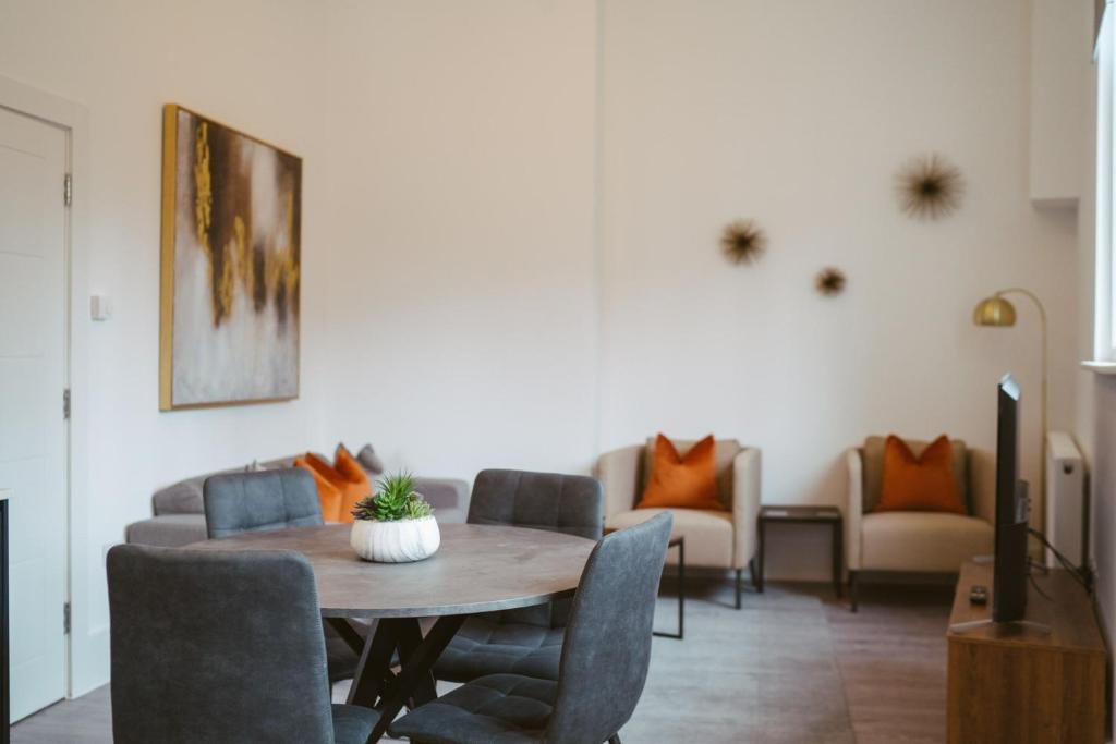 Apartment 7 1 bedroom, sleeps x 4 Accommodation image 1 Apartment 7 1 bedroom, sleeps x 4 image one