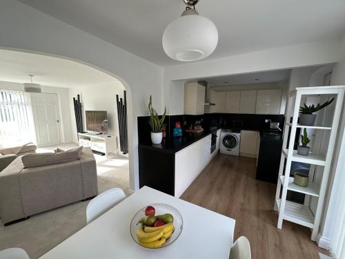 Spacious and stylish 4-bed home ideal for families Accommodation image 3 Spacious and stylish 4-bed home ideal for families image three