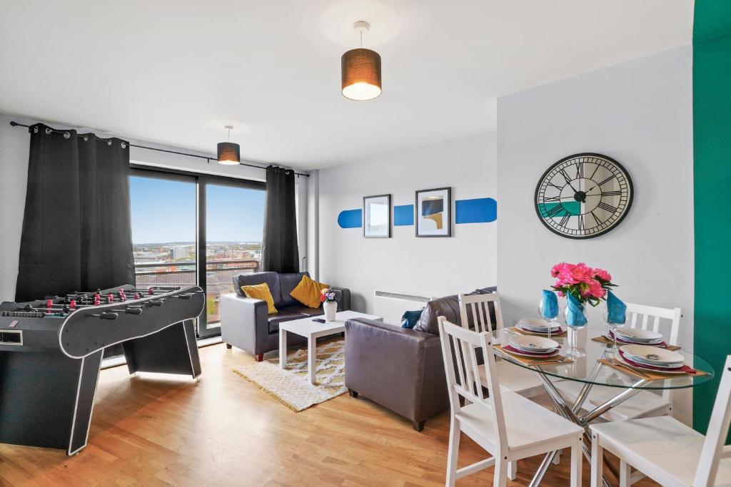 Stylish Central Sheffield Apartment - Parking image one