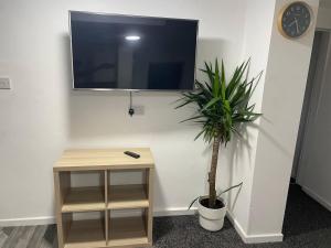 Modern and cosy Apartment in Leeds England image two