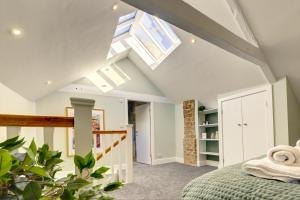 The Nook - A modern 2 bedroom loft with parking Accommodation image 2 The Nook - A modern 2 bedroom loft with parking image two