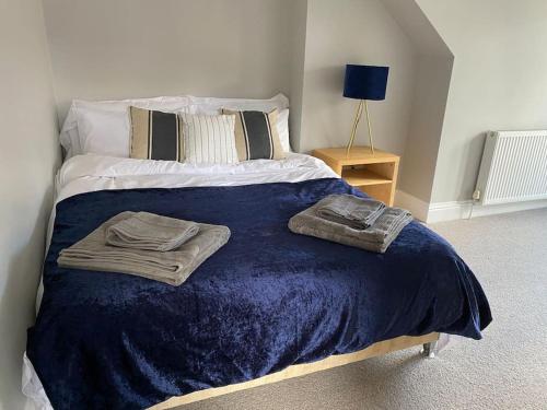 3 Bed Flat in Vibrant Sheffield Location image three