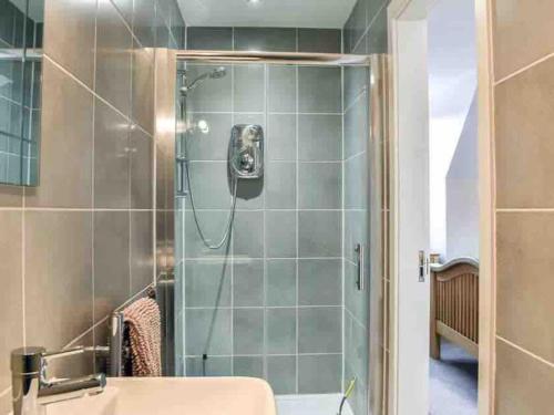 Normanton -ThreeStorey Townhouse -Free parking Accommodation image 3 Normanton -ThreeStorey Townhouse -Free parking image three