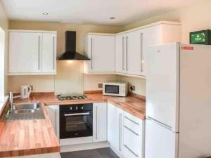 Normanton -ThreeStorey Townhouse -Free parking Accommodation image 2 Normanton -ThreeStorey Townhouse -Free parking image two