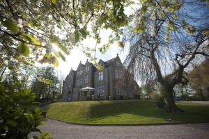 Woodlands Hotel image two