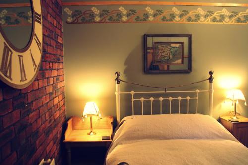 Crown House Suites image three