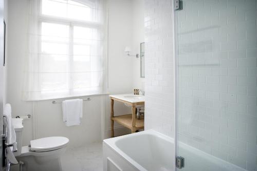 Rooms by Bistrot Pierre at The Crescent Inn image three