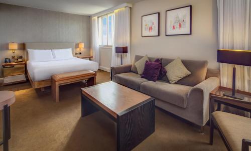 Hilton Leeds City image three