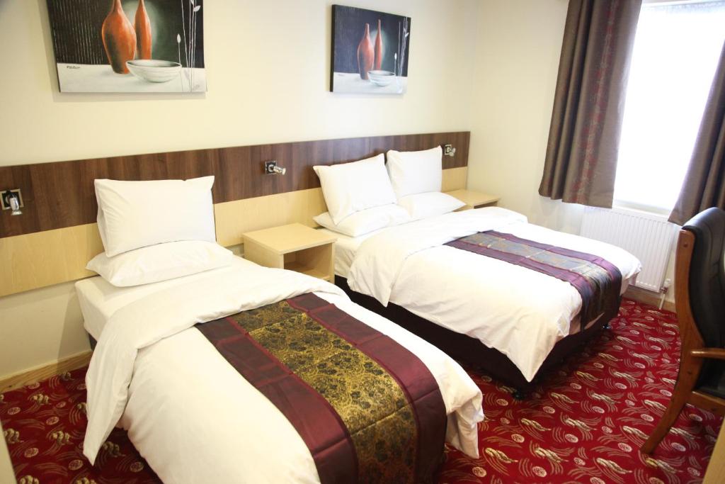 Cambridge Hotel image one
