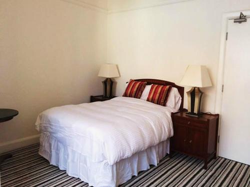 INGRAM ARMS HOTEL, HATFIELD image three