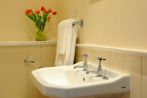 Baytree House Accommodation image 3 Baytree House image three