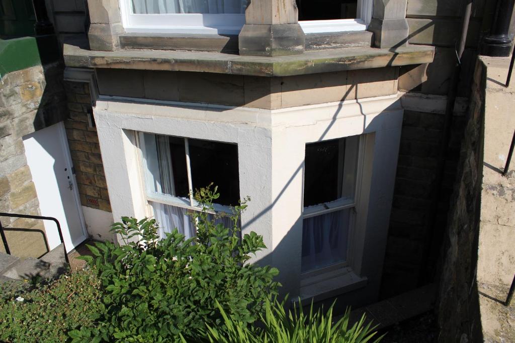 13 Flat 1 Esplanade Gardens image one