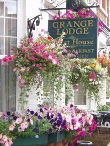 Grange Lodge image one