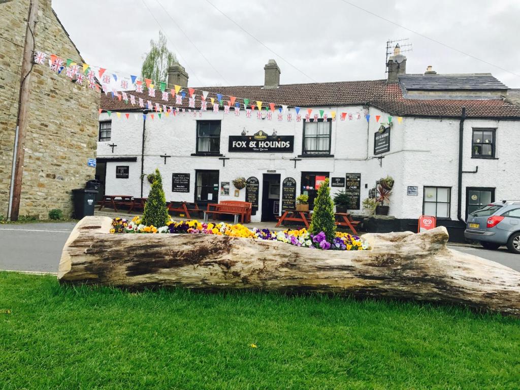 The Fox & Hounds Inn Accommodation image 1 The Fox & Hounds Inn image one