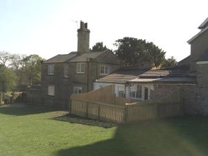 Yew Tree Cottage image two