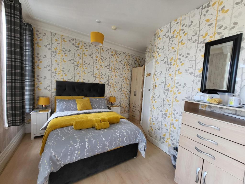 Daffodil Guest House Accommodation image 1 Image name daffodil guest house bedroom the 1 image from the post Daffodil Guest House in Yorkshire.com.