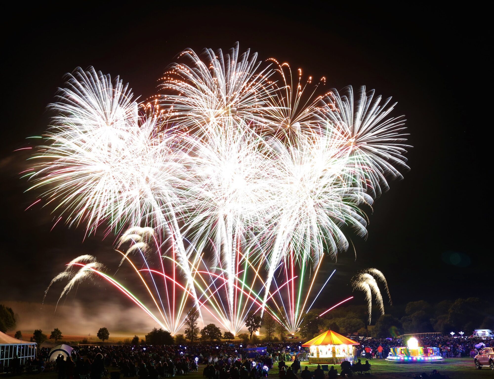 Image name driffield fireworks 3 the 2 image from the post Organized bonfires and firework displays in Yorkshire 2024 in Yorkshire.com.