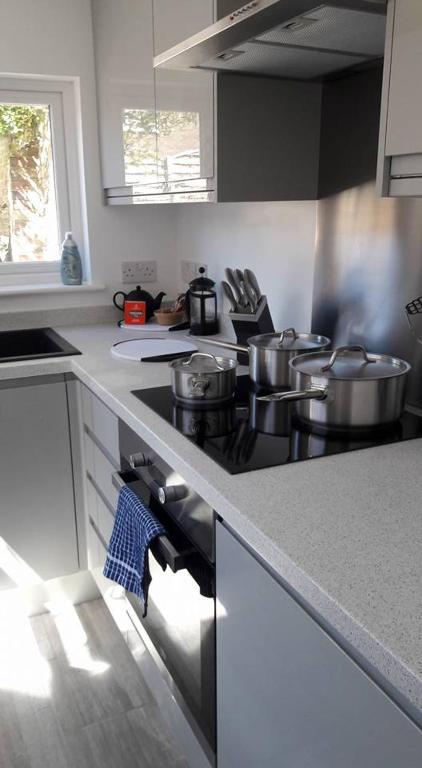 Wolds Cottage Pocklington Accommodation image 1 Image name wolds cottage kitchen pocklington east yorkshire the 1 image from the post Wolds Cottage Pocklington in Yorkshire.com.