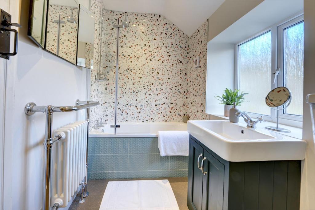 Gallowgate Cottage - Dog friendly cottage (sleeps 4 in 2 double rooms) Accommodation image 6 Image name gallowgate bathroom the 6 image from the post Gallowgate Cottage - Dog friendly cottage (sleeps 4 in 2 double rooms) in Yorkshire.com.
