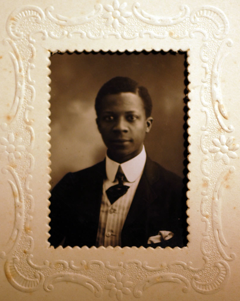 Image name leeds bertie robinson a servant at harewood house who was originally from barbados 1905 the 6 image from the post We are West Yorkshire in Yorkshire.com.