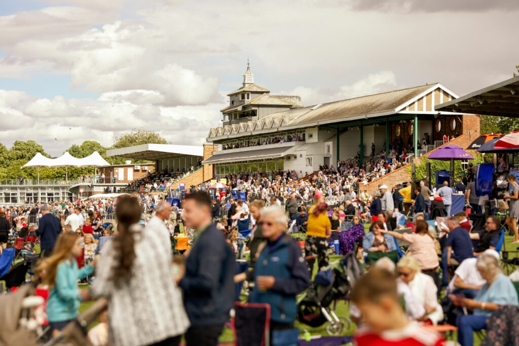 Thirsk Racecourse Visitor Attraction image 3 Image name BHns6qh0 the 3 image from the post Thirsk Racecourse in Yorkshire.com.