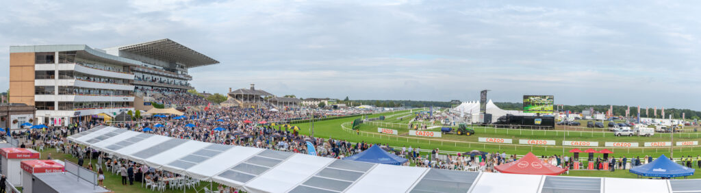Doncaster Racecourse Visitor Attraction image 2 Image name LEGER SUNDAY 260 the 2 image from the post Doncaster Racecourse in Yorkshire.com.