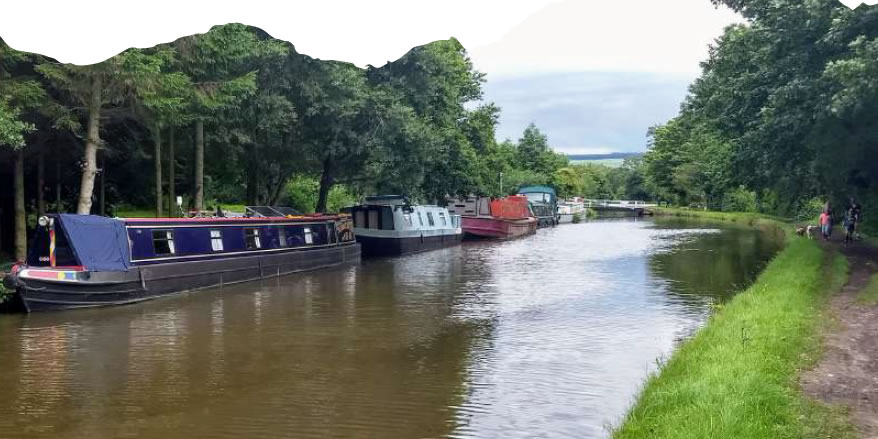 Canal boats and Crayfish Claws at Kildwick Post image 2 Canal boats at Kildwick