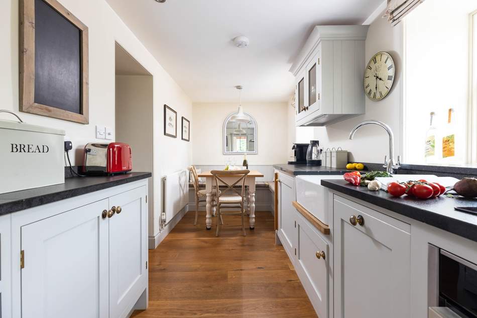 Garden Cottage Accommodation image 3 Image name garden cottage habton classic cottages kitchen the 3 image from the post Garden Cottage in Yorkshire.com.