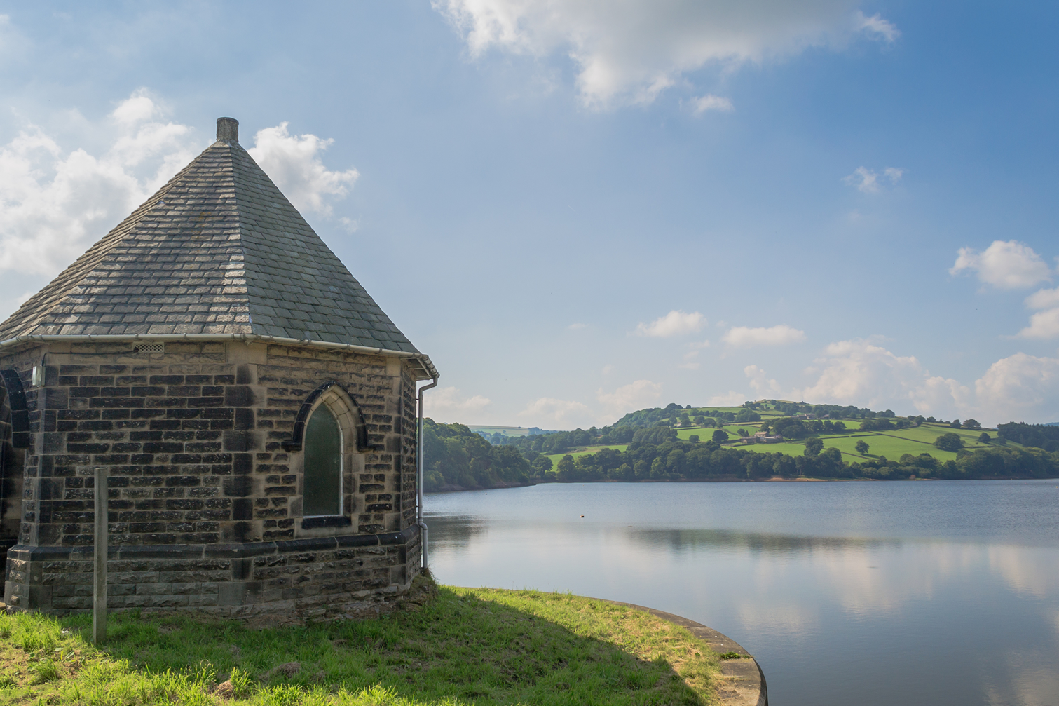 Image name damflask reservoir sunshine sheffield yorkshire the 1 image from the post Damflask Reservoir Walk in Yorkshire.com.