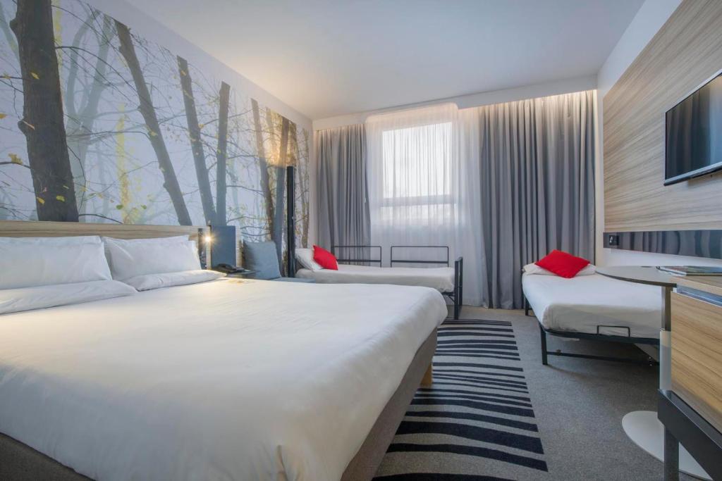 8 great hotels with family rooms in York Post image 1 Image name family room novotel york yorkshire the 1 image from the post 8 great hotels with family rooms in York in Yorkshire.com.