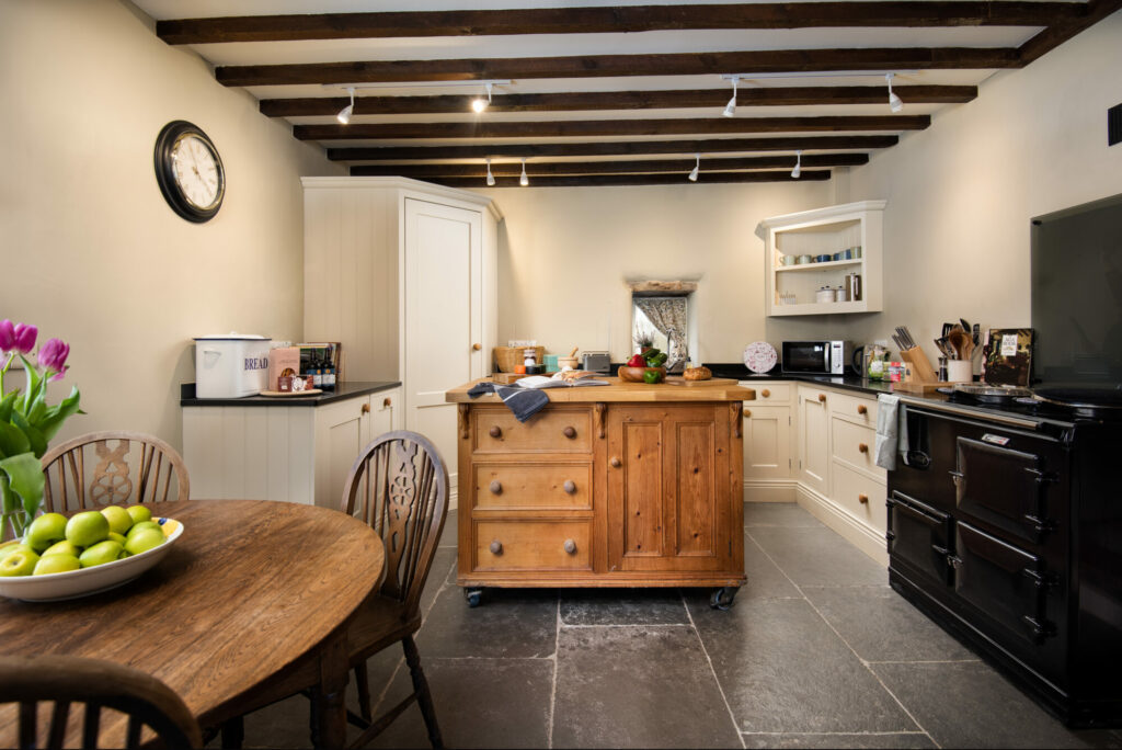 Crabtree & Crabtree Entity image 12 Image name kitchen island black aga crabtree and crabtree the 12 image from the post Crabtree & Crabtree in Yorkshire.com.