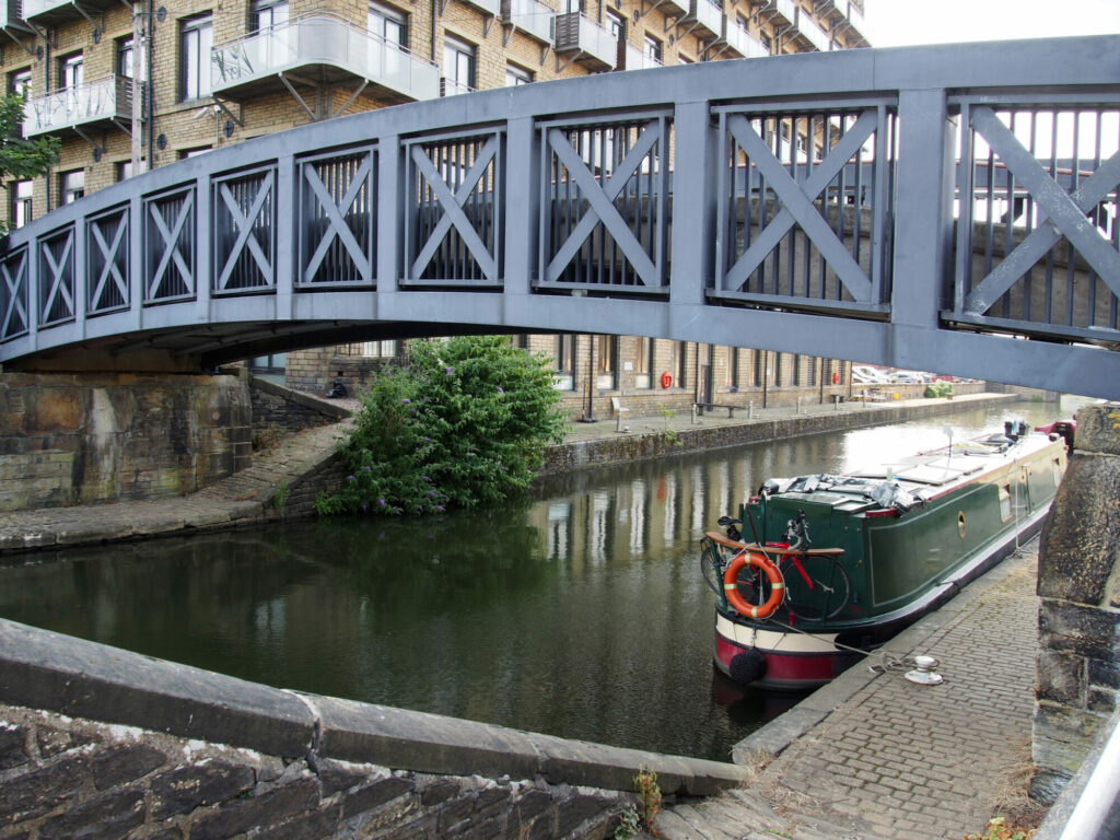Image name canal in brighouse west yorkshire the 1 image from the post Walk: Calder and Hebble Navigation Canal in Yorkshire.com.