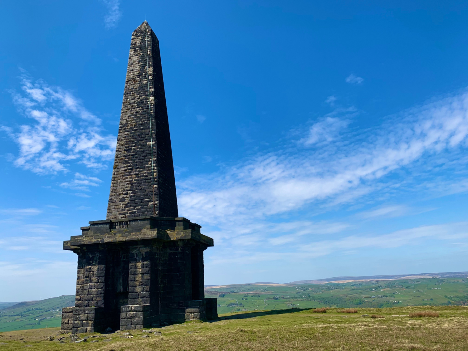 Image name stoodley pike monument todmorden yorkshire the 32 image from the post Walk: Stoodley Pike in Yorkshire.com.