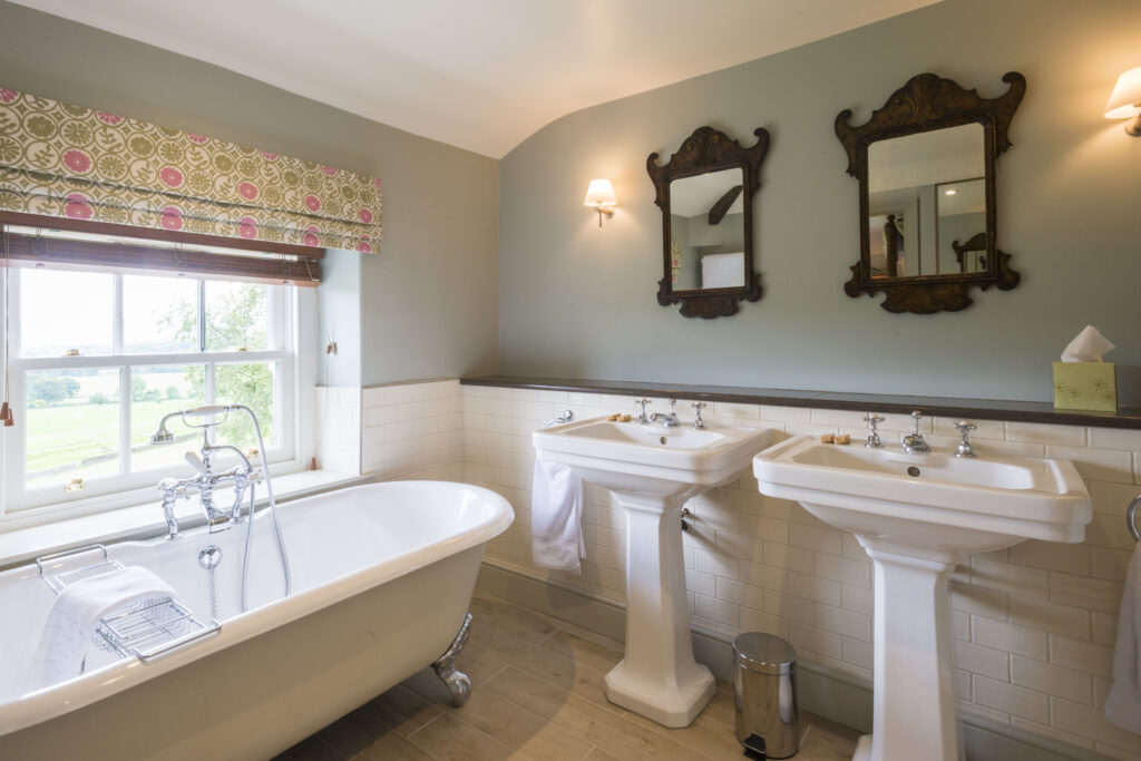Stank House Farm Accommodation image 1 Image name DEVONSHIRE BOLT HOLES YORKSHIRE STANK HOUSE FARM BATHROOM 4 the 1 image from the post Stank House Farm in Yorkshire.com.