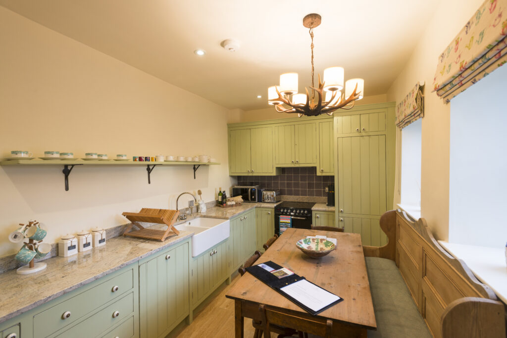 Wharfe View Accommodation image 5 Image name DEVONSHIRE BOLT HOLES YORKSHIRE WHARFE VIEW COTTAGE KITCHEN the 5 image from the post Wharfe View in Yorkshire.com.