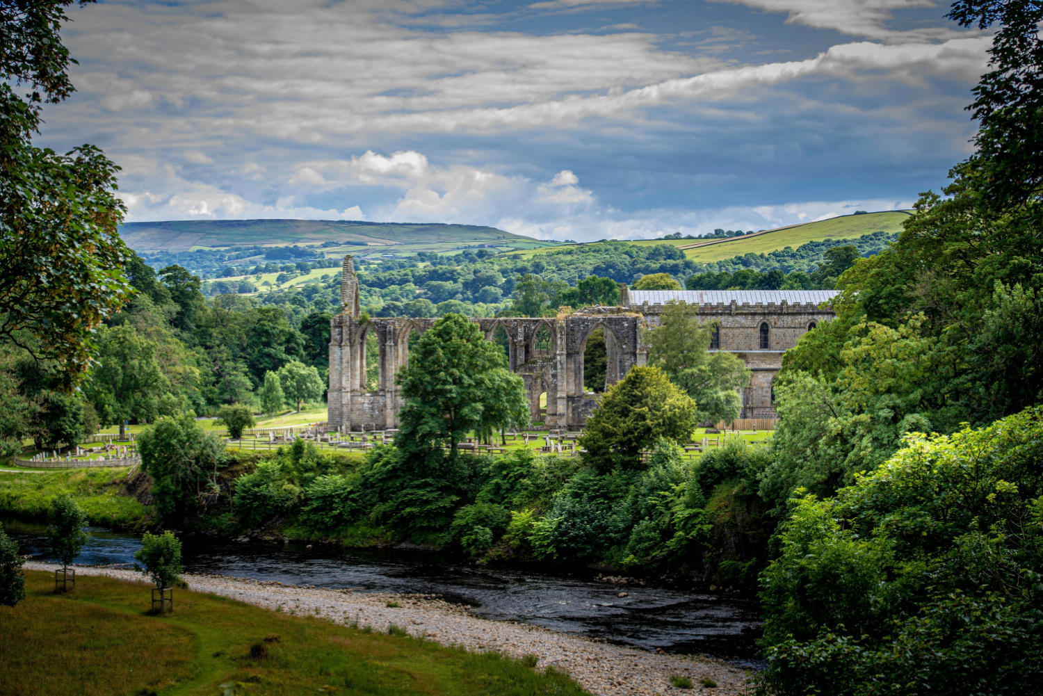 Image name bolton abbey river wharfe yorkshire the 9 image from the post Walk: Addingham and Bolton Abbey in Yorkshire.com.