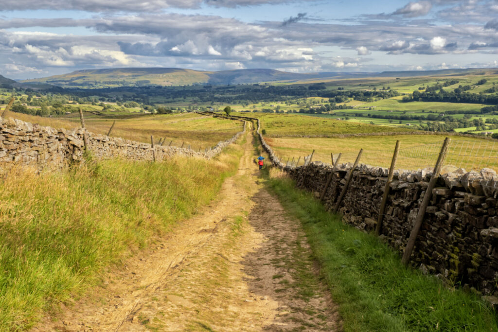 Walk: Askrigg Post image 1 Image name green lane from askrigg yorkshire dales the 1 image from the post Walk: Askrigg in Yorkshire.com.