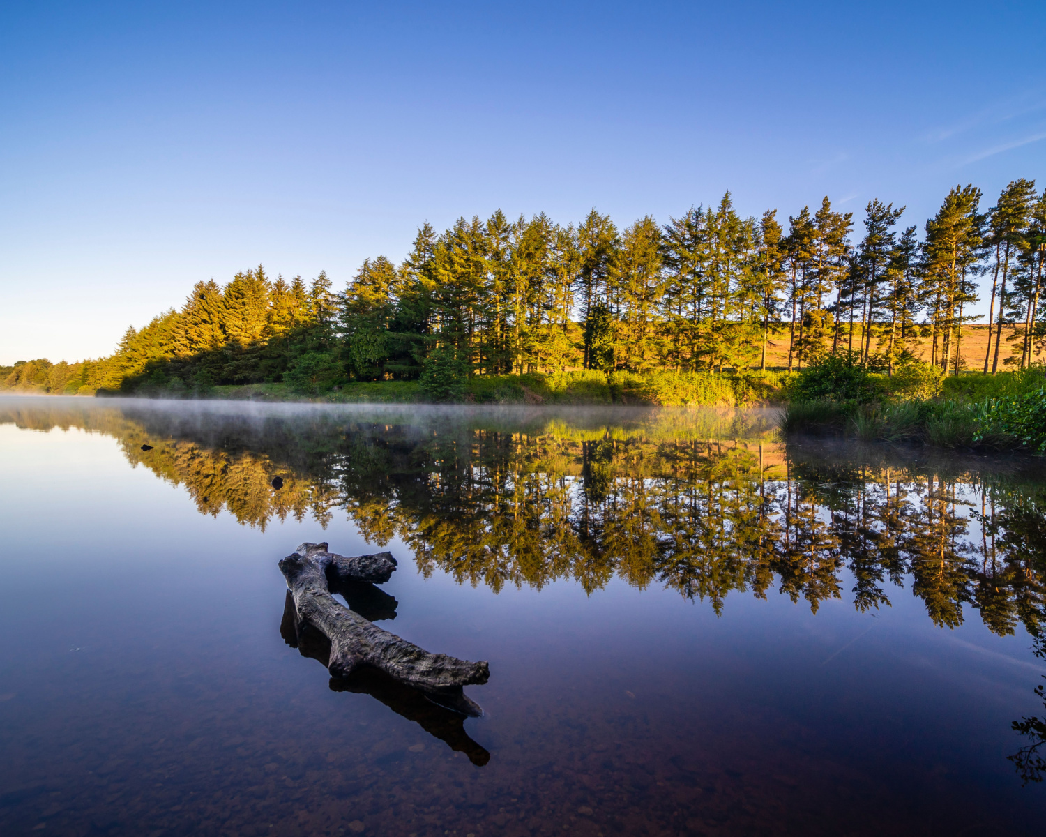 Image name cod beck reservoir mist reflections yorkshire the 21 image from the post Walk: Cod Beck Reservoir in Yorkshire.com.