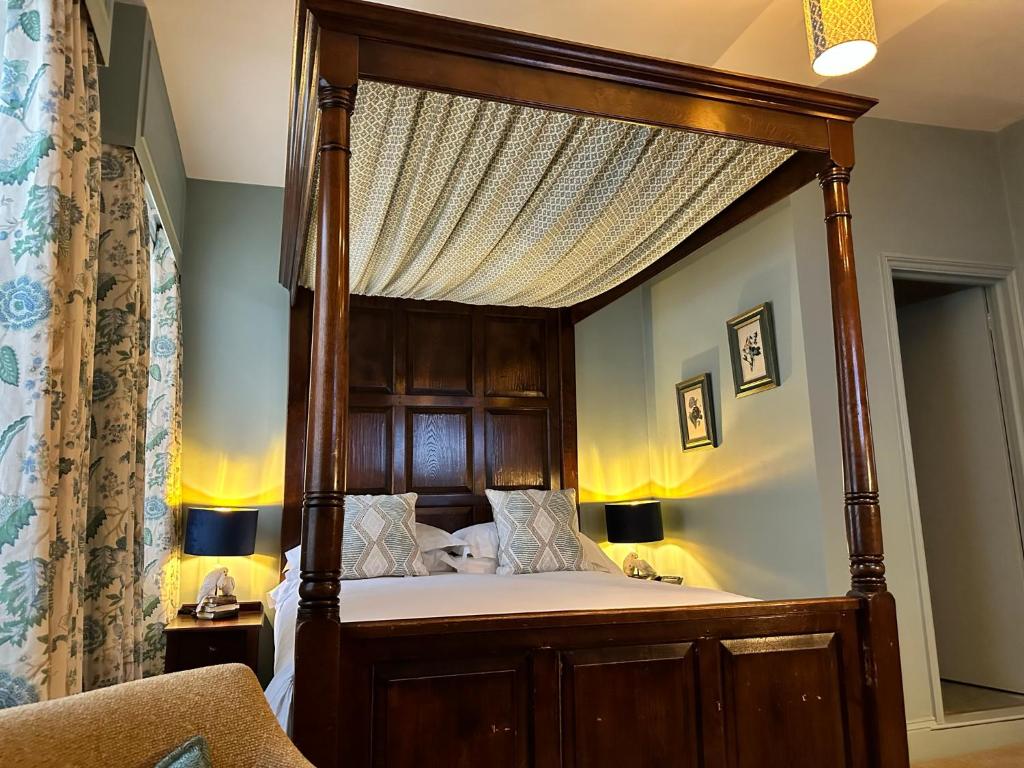The George Hotel Easingwold Accommodation image 4 Image name four poster bed george hotel easingwold yorkshire the 1 image from the post The George Hotel Easingwold in Yorkshire.com.
