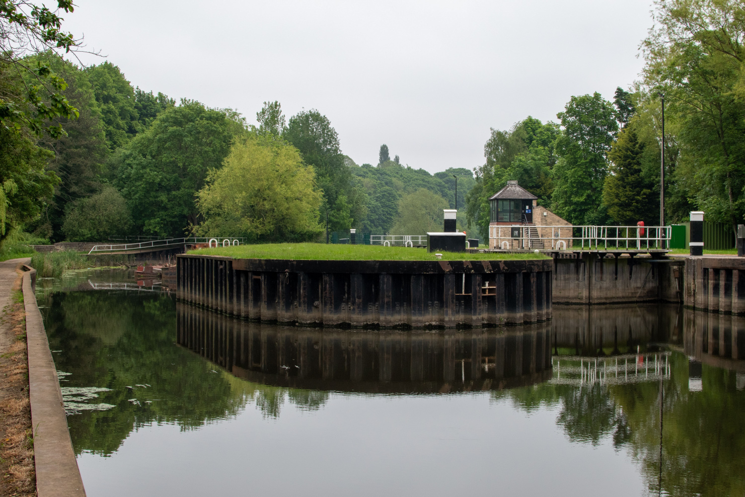 Image name sprotbrough lock doncaster yorkshire the 23 image from the post Walk: Sprotbrough Lock in Yorkshire.com.