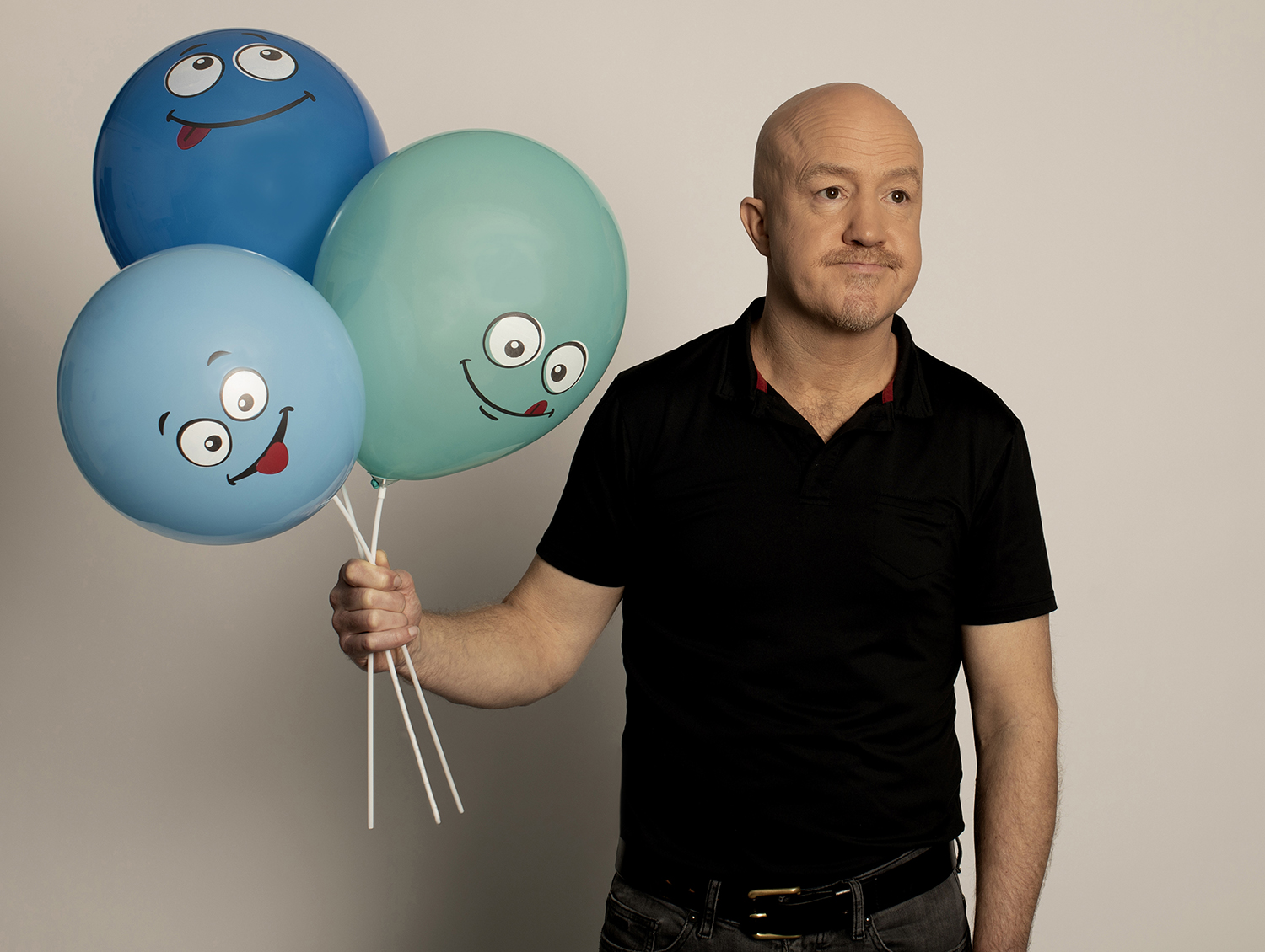 Image name andy parsons holding balloons andy hollingworth the 13 image from the post "Bafflingly Optimistic": Andy Parsons on the Road Again in Yorkshire.com.