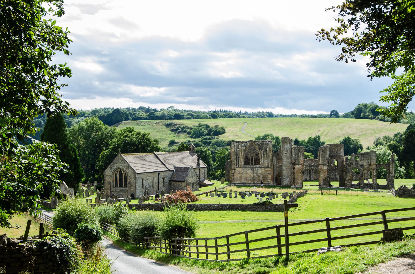 Image name easby abbey and st agathas church the 12 image from the post Walk: The Easby Loop in Yorkshire.com.