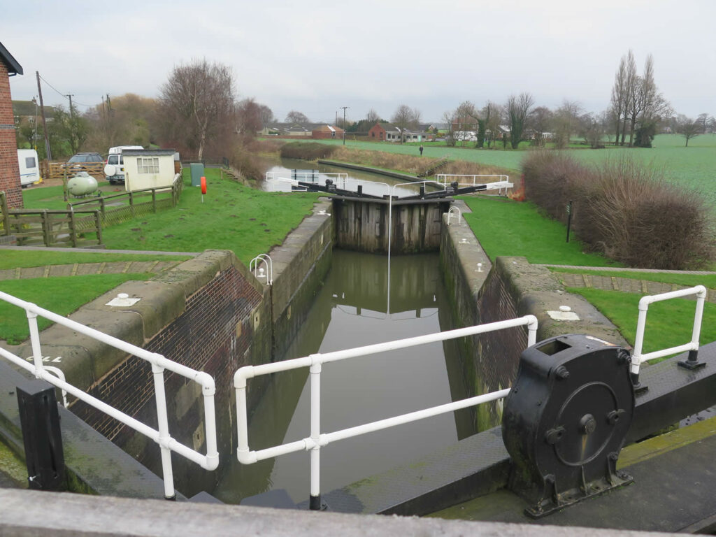 Walk: Haddlesey and Selby Canal Post image 2 Image name selby canal north yorkshire the 2 image from the post Walk: Haddlesey and Selby Canal in Yorkshire.com.